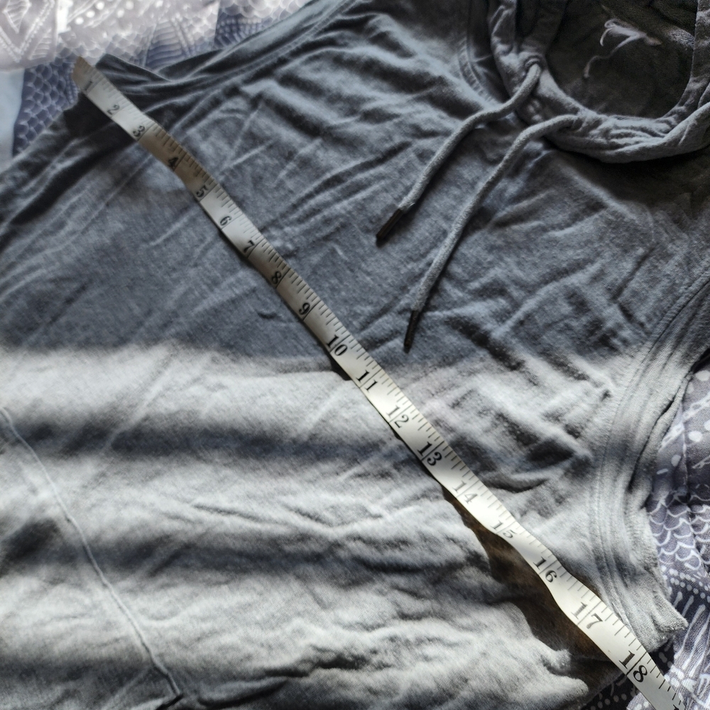 Reebok Gray Sleeveless Lightweight Hoodie - Picture 5 of 6